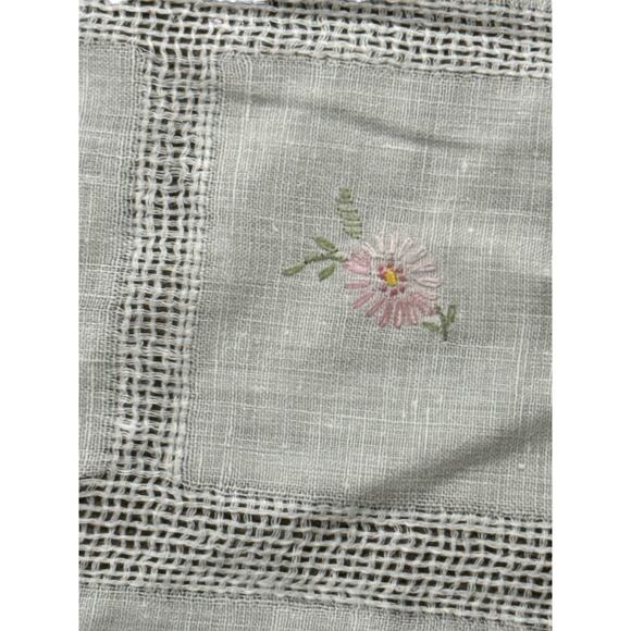 2 Piece Lot Vintage Table Runners Cloths Pink Embroidered Flowers Dainty Granny - Picture 4 of 7